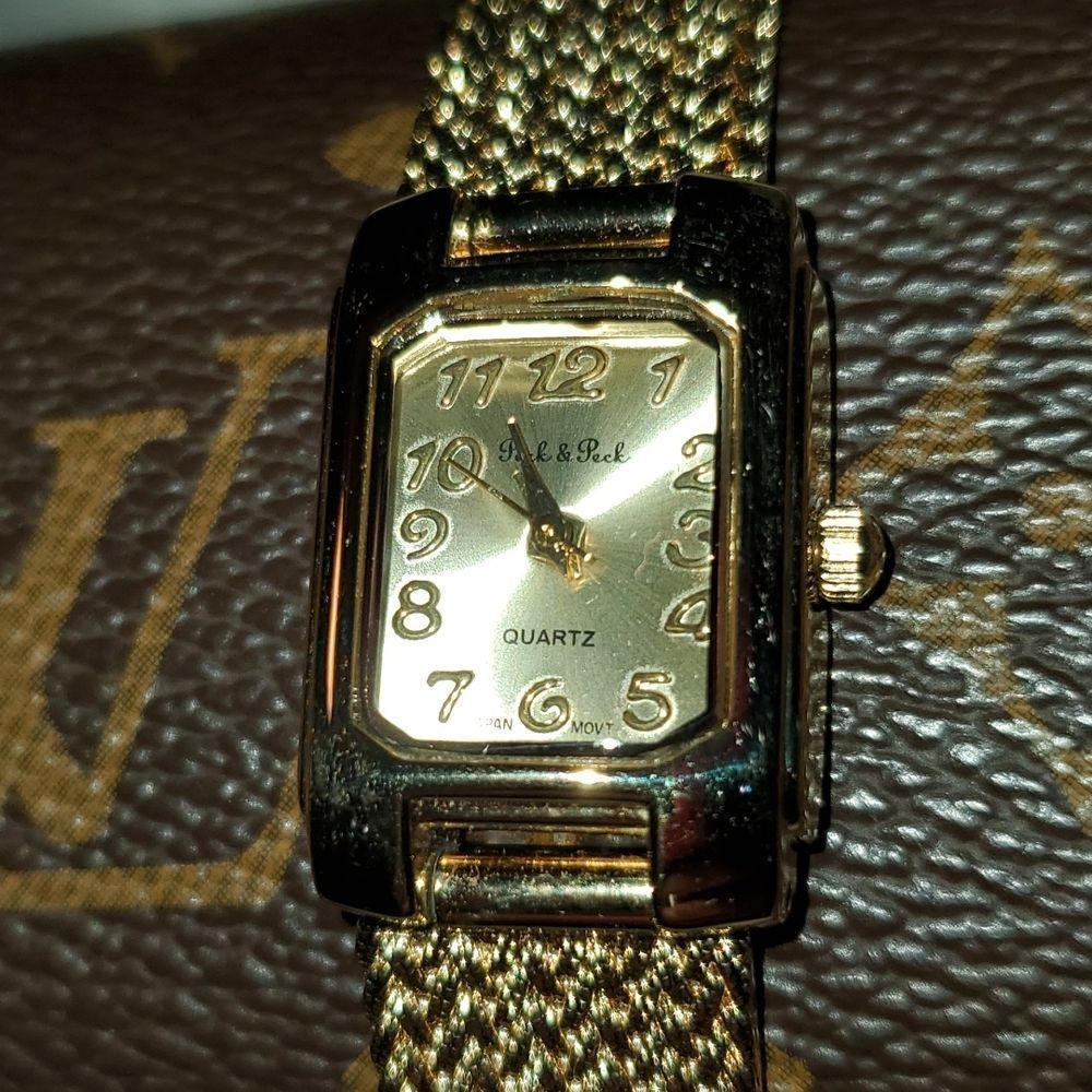 Peck & Peck Gold Mesh Bracelet Rectangular Watch Style POP434